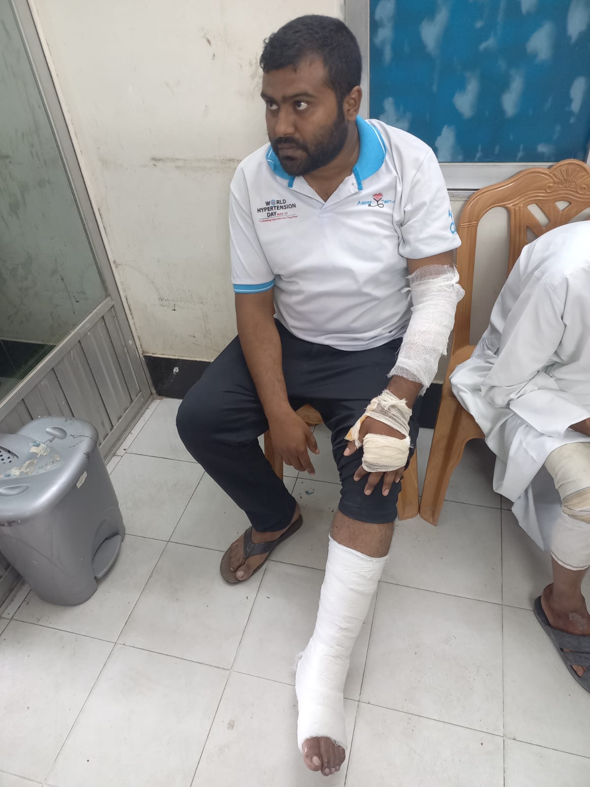 নিয়ামতি রোডে মোটরসাইকেল  দুর্ঘটনায় গুরুতর আহত ডিবিএল ফার্মার প্রতিনিধি কামরুল হাসান।
